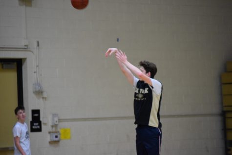 Senior basketball athletes look toward season end, future opportunities