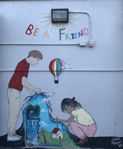 Seniors paint Serrania Elementary School mural