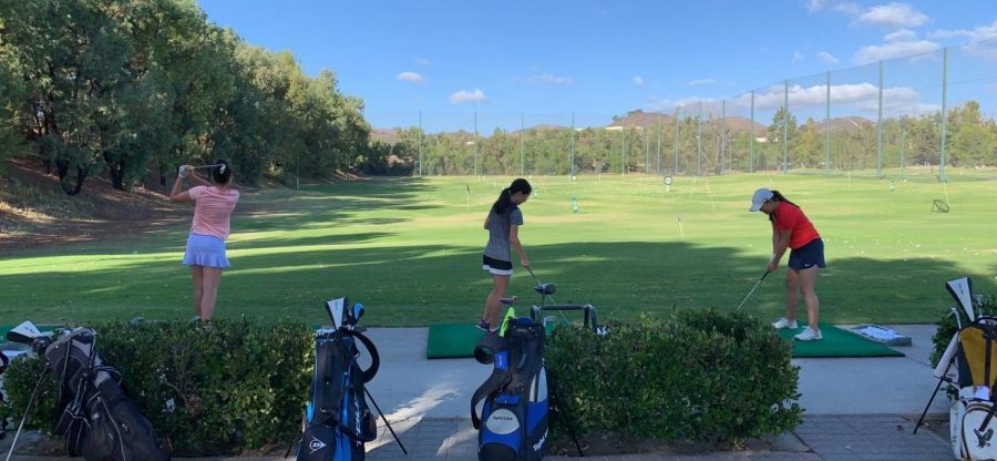 Oak+Park+high+school+girls+golf+team+at+one+of+their+practices