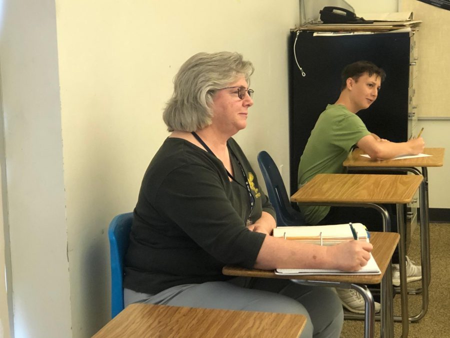 Instructional+Assistant+Debbie+Sands+will+retire+from+OPHS.+She+is+moving+to+Nevada+with+her+husband+after+leaving+Oak+Park.
