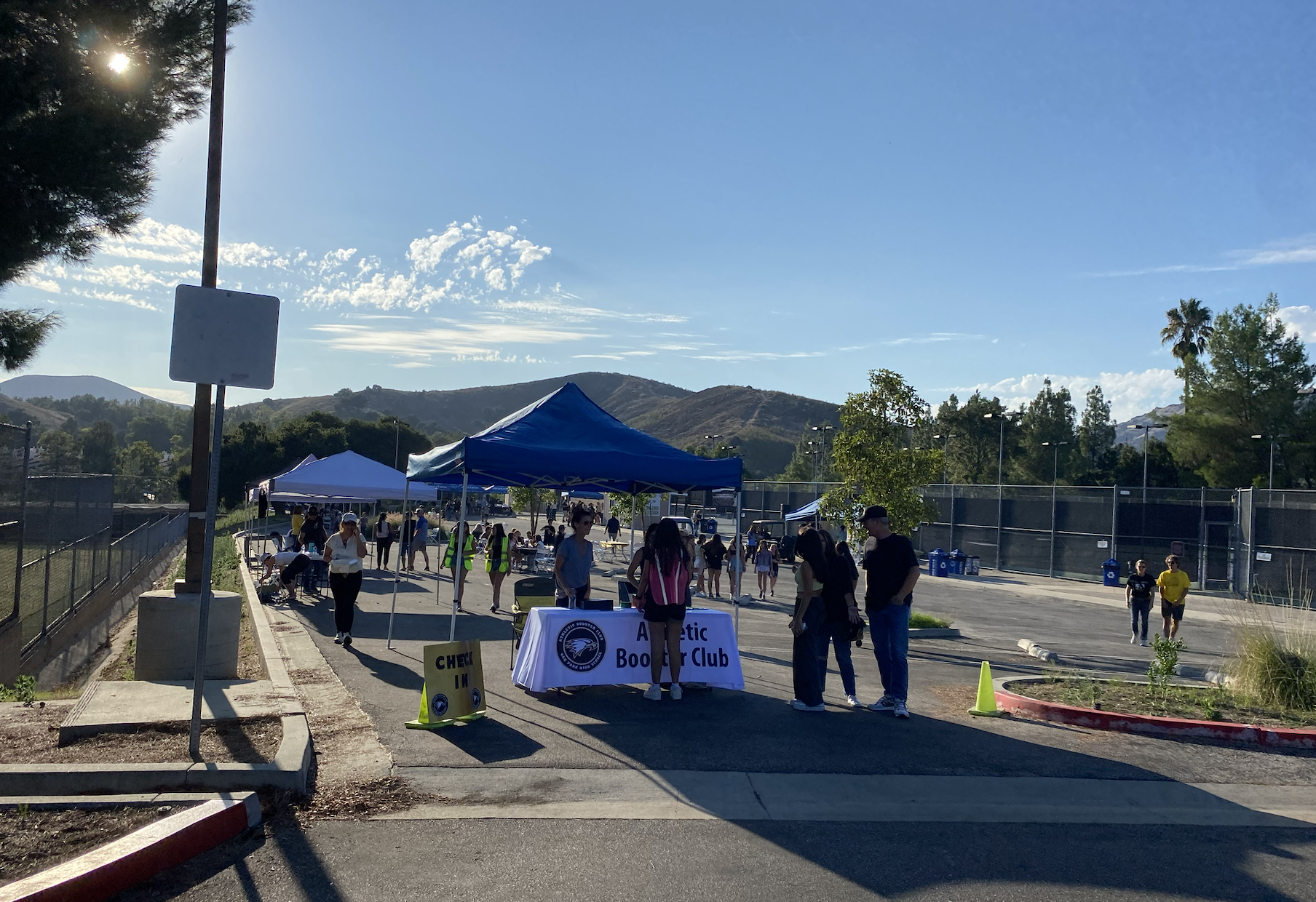 Students, parents and faculty gathered on the tennis courts to support the Athletic Booster Club’s first tailgate event.